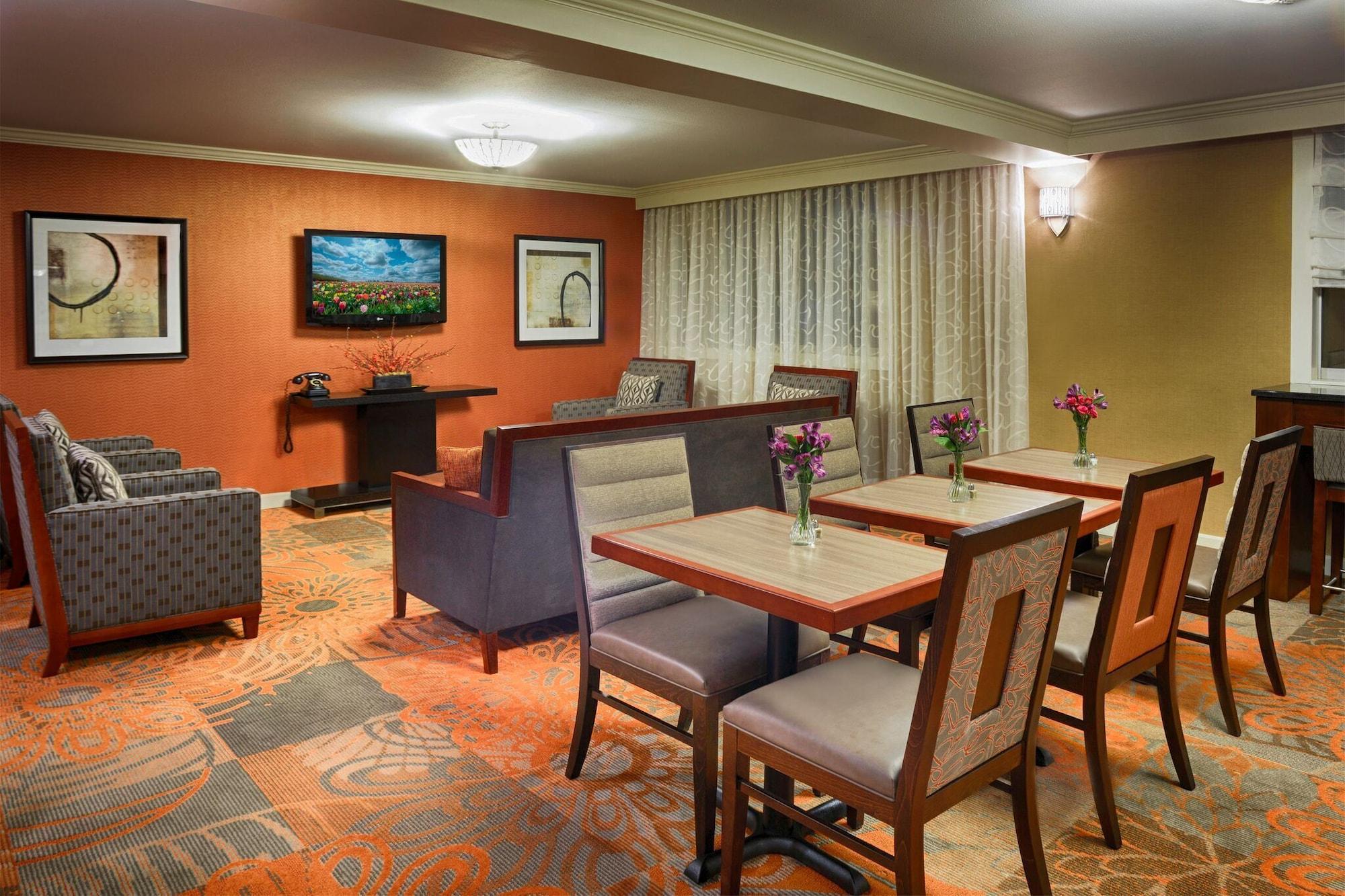 Hotel Doubletree By Hilton Norwalk Exterior foto
