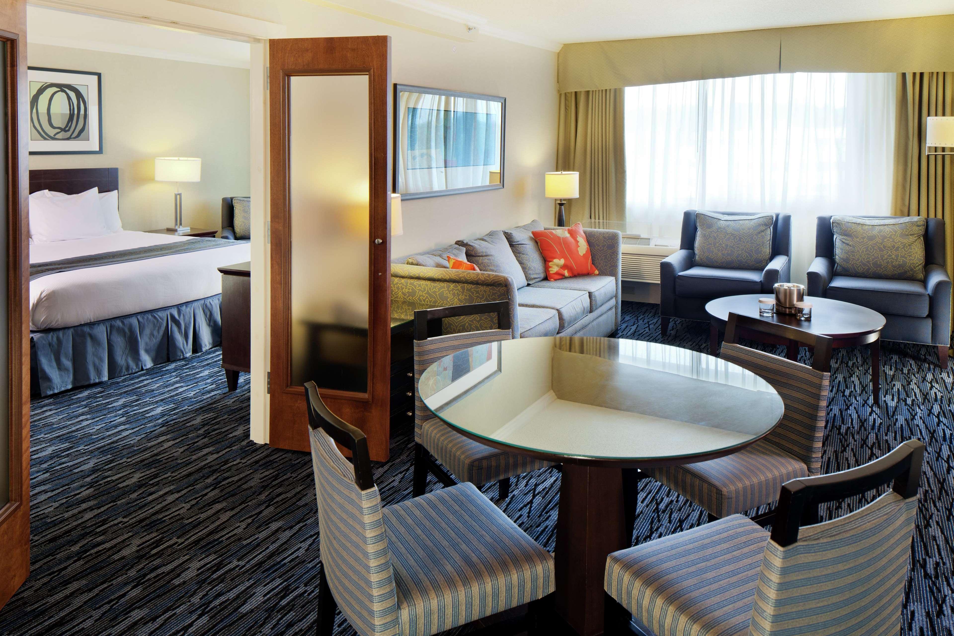 Hotel Doubletree By Hilton Norwalk Habitación foto