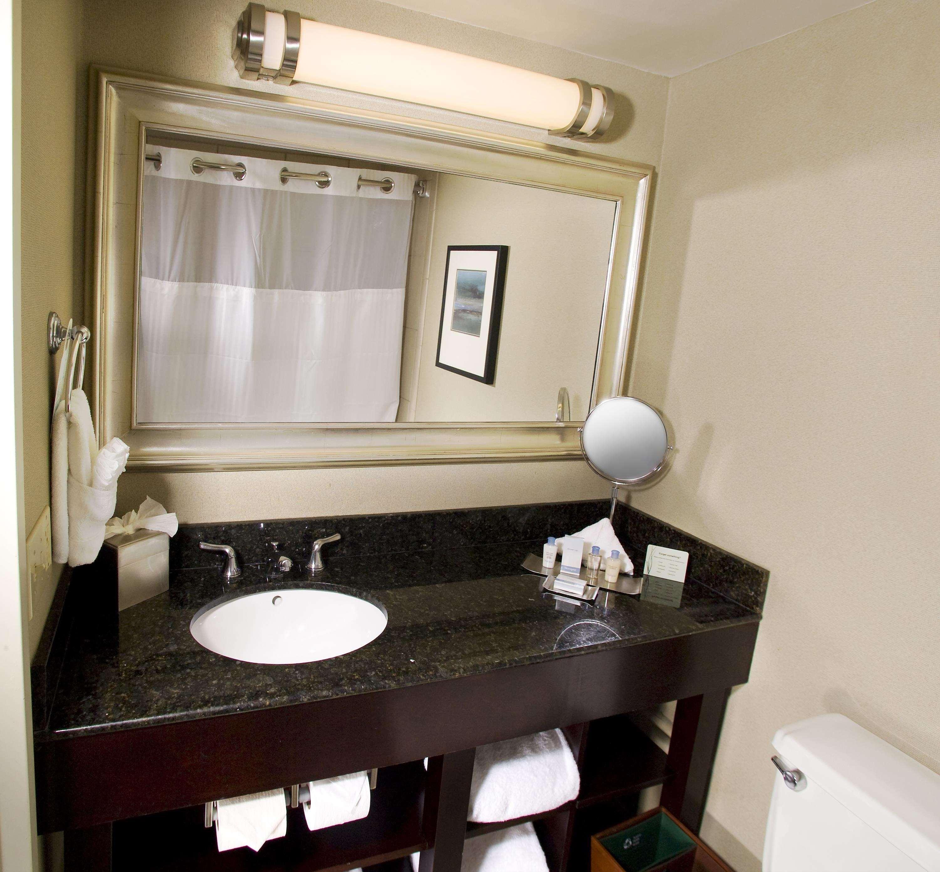 Hotel Doubletree By Hilton Norwalk Exterior foto