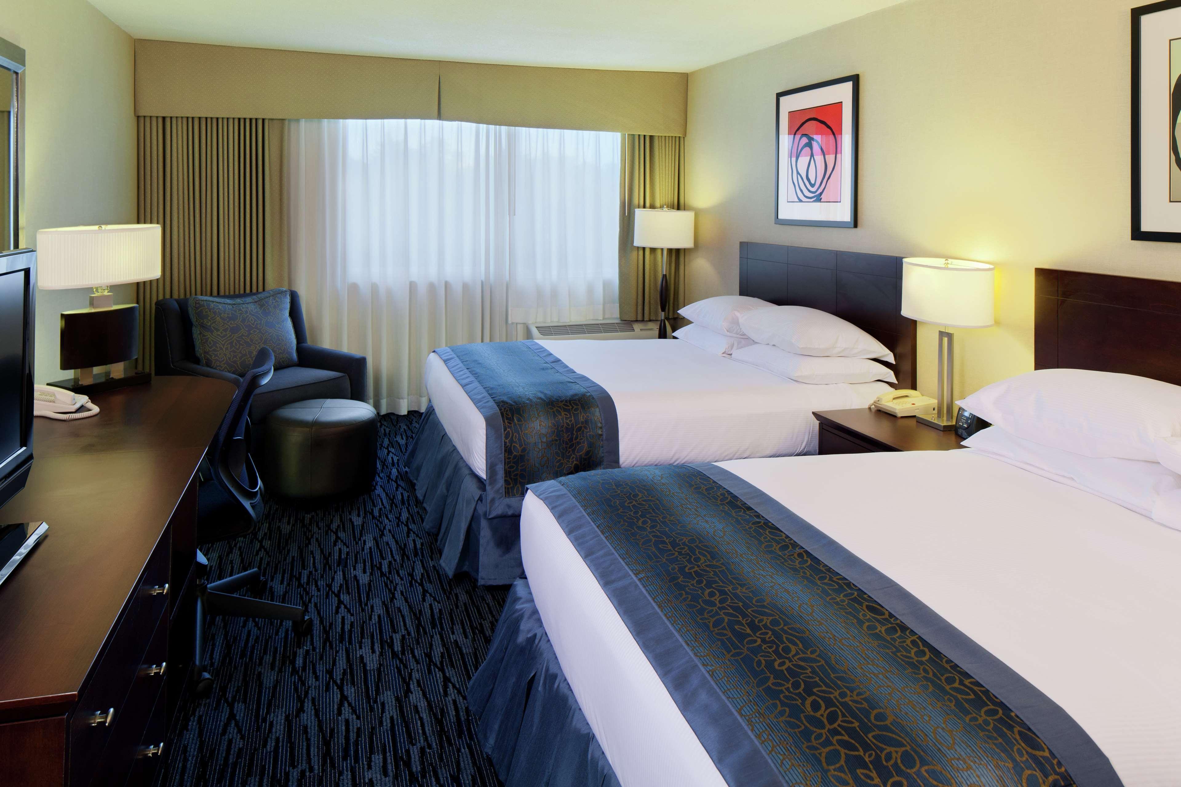 Hotel Doubletree By Hilton Norwalk Habitación foto