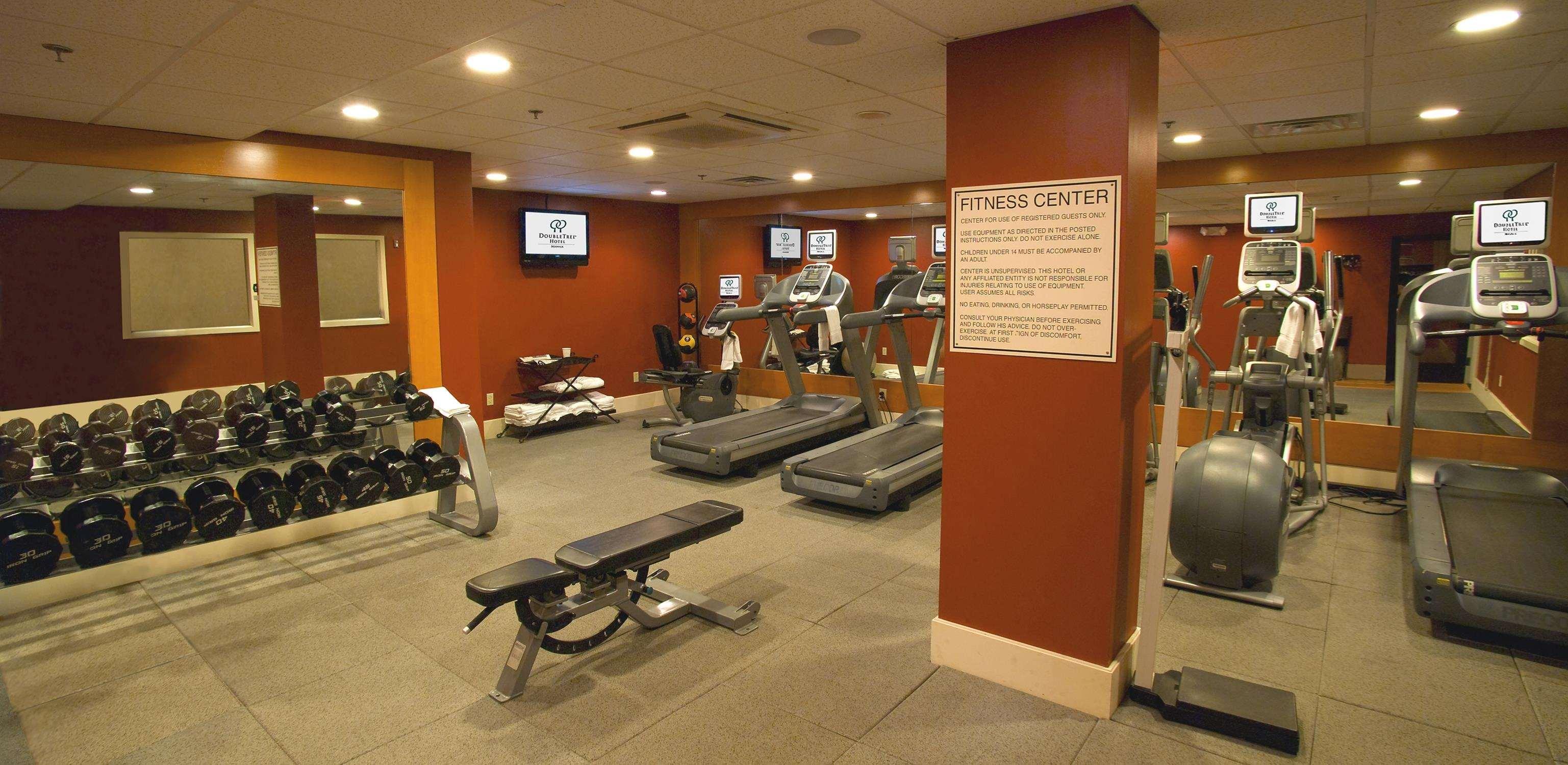 Hotel Doubletree By Hilton Norwalk Facilidades foto