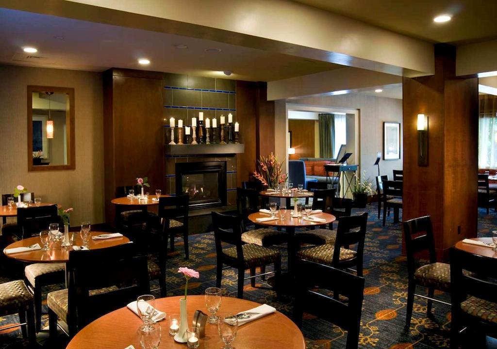 Hotel Doubletree By Hilton Norwalk Restaurante foto